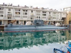 Il sommergibile militare Nazario Sauro alla rada del Museo del Mare Galata a Genova - © lucag_g / Shutterstock.com