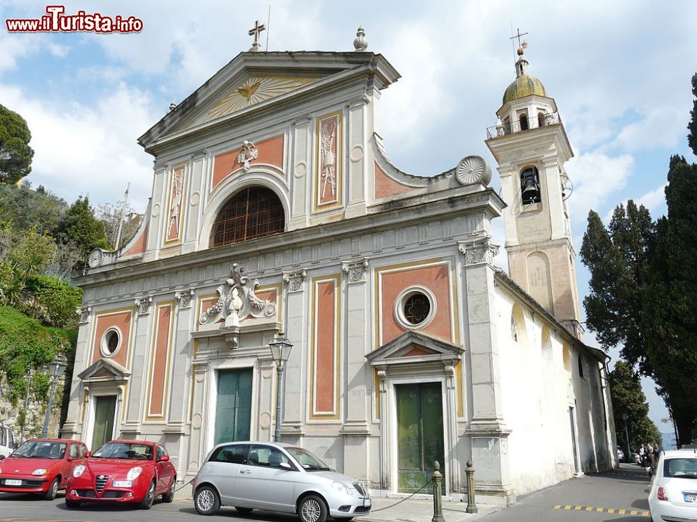 Immagine La facciata neoclassica della chiesa di Sant'Ilario a Genova - © Davide Papalini, CC BY-SA 3.0, Collegamento