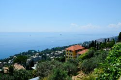 Panorama della costa ligure da Sant'Ilario di Genova. - © Fabio Caironi / Shutterstock.com