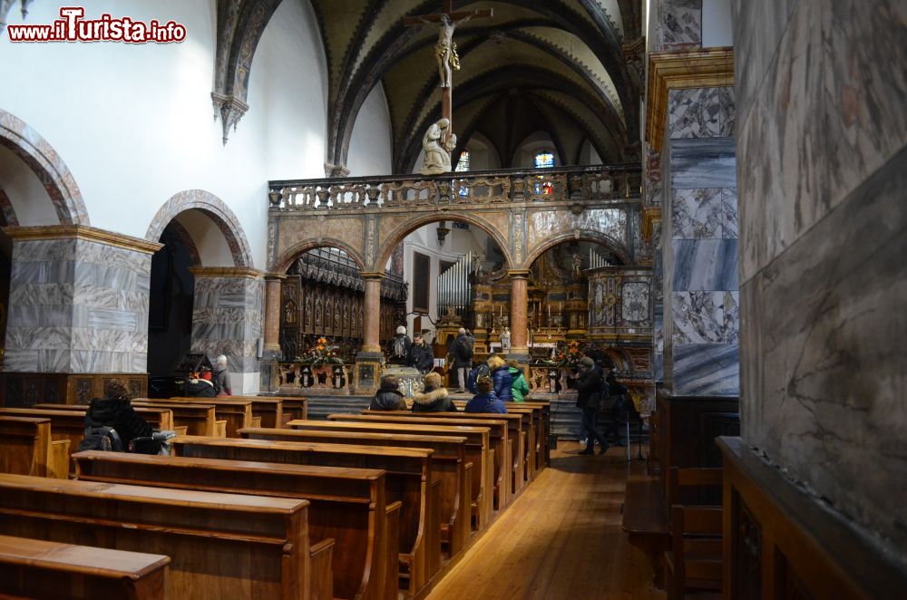 Immagine Interno della Collegiata dei Santi Pietro e Orso ad Aosta