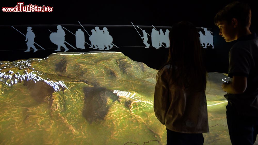 Immagine Anche i bambini si appassionano di storia al Museo Archeologico della Battaglia di Gergovia in Francia - ©  Musee de Gergovie / Henri Derus Photographie