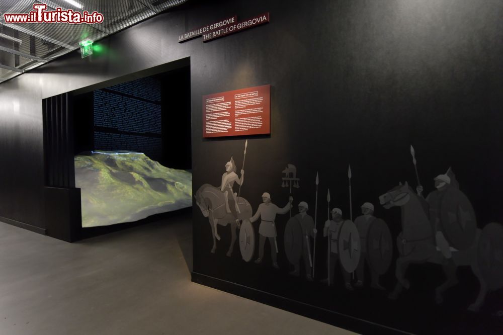 Immagine Ingresso alla ricostruzione multimediale della Battaglia di Gergovia, Museo Archeologico di La Roche-Blanche - ©  Musee de Gergovie / Henri Derus Photographie