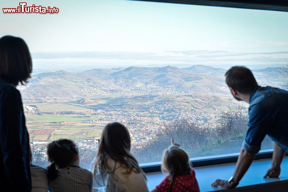 Immagine Il panorama dalle finestre del Museo Archeologico della Battaglia della Gergovia in Francia - ©  Musee de Gergovie / Henri Derus Photographie