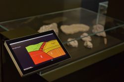 Spiegazioni geologiche dell'Altopiano di Gergovia al Museo archeologico a La Roche-Blanche - ©  Musee de Gergovie / Henri Derus Photographie