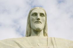 Primo piano del volto della statua del Cristo Redentore di Rio de Janeiro - © Paolo Costa / Shutterstock.com