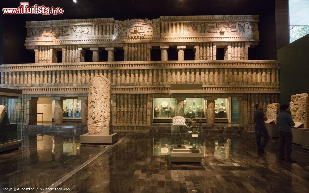 Immagine L'interno di una sala espositiva del Museo di Antropologia a Città del Messico (Ciudad de México) - © posztos / Shutterstock.com