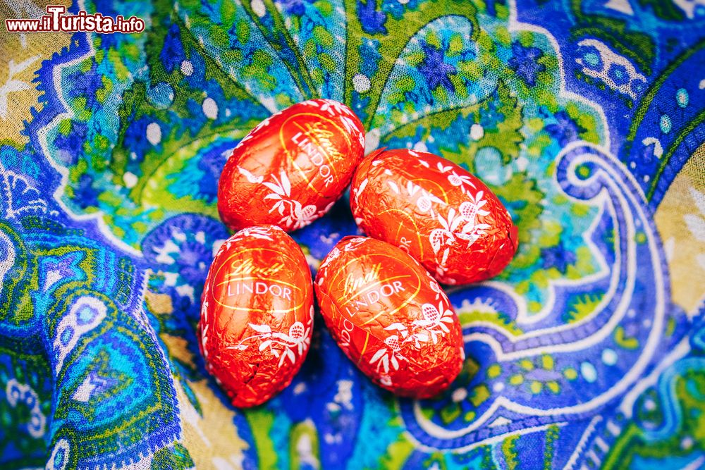 Immagine I famosi Lindor, i cioccolatini della Lindt esposti alla Casa del Cioccolato a Kilchberg in Svizzera