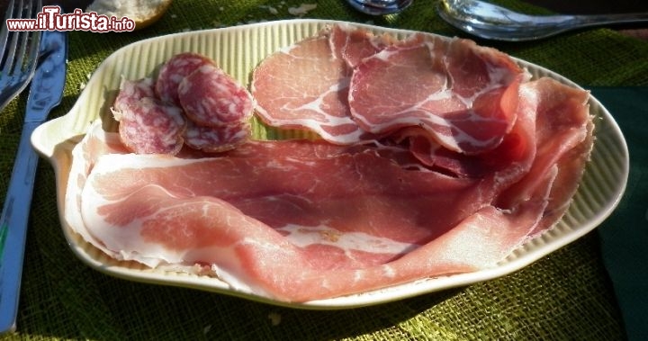 Selezione di salumi di mora romagnola