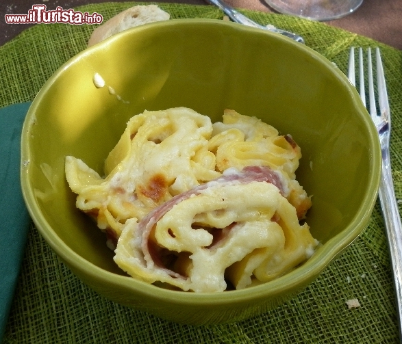 Rosette al forno con prosciutto cotto e besciamella
