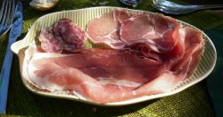 Selezione di salumi di mora romagnola