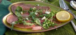 Sottofesa di manzo con rucola e scaglie di Parmigiano ...
