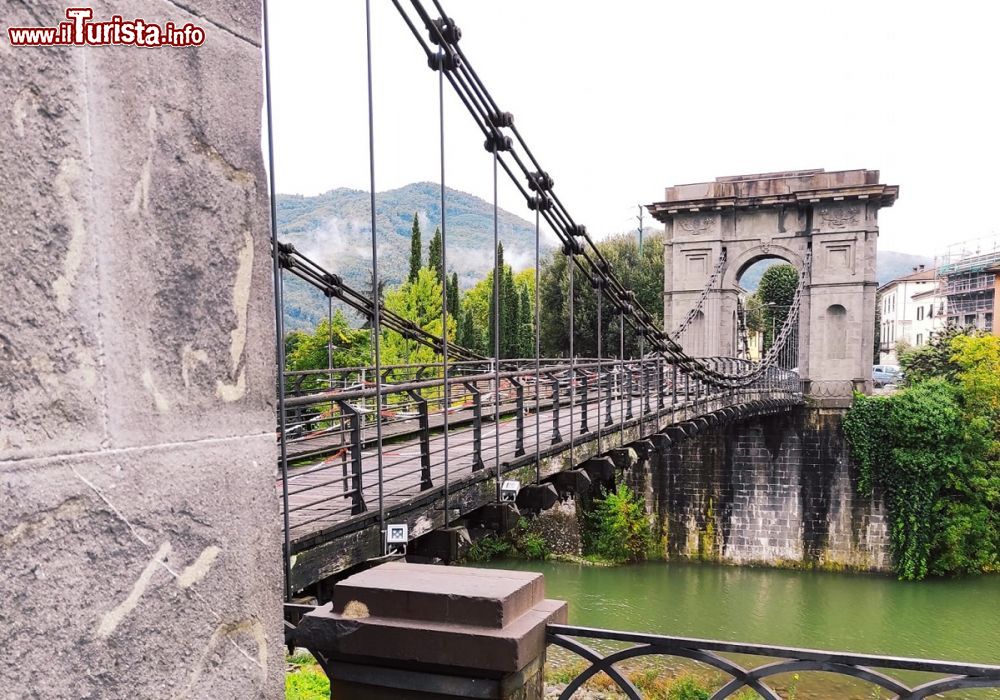 Immagine Il Ponte delle Catene a Fornoli di Bagni di Lucca in Toscana