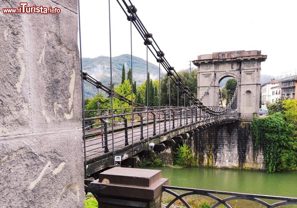 Cosa vedere e cosa visitare Ponte delle Catene