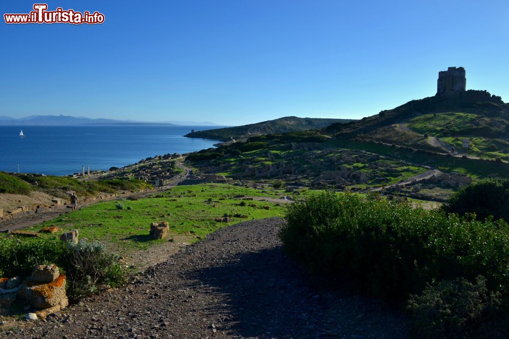 Immagine Il sito archeologico di Tharros, sulla Penisola di Capo San Marco, appena fuori dal paese di San Giovanni di Sinis (frazione di Cabras).

p { margin-bottom: 0.25cm; line-height: 115% }a:link { so-language: zxx }