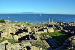 Un pomeriggio a Tharros, tra gli scavi dell'area archeologica affacciata sulle acque del Mediterraneo.
