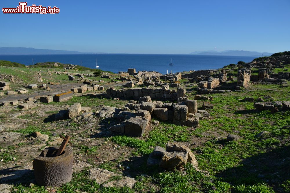 Immagine I resti dell'antica città di Tharros, in località San Giovanni di Sinis (Comune di Cabras, Sardegna).