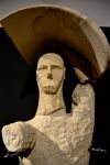 La statua del pugilatore rinvenuta nel sito archeologico di Mont'e Prama e ospitata nel Museo Civico di Cabras.

