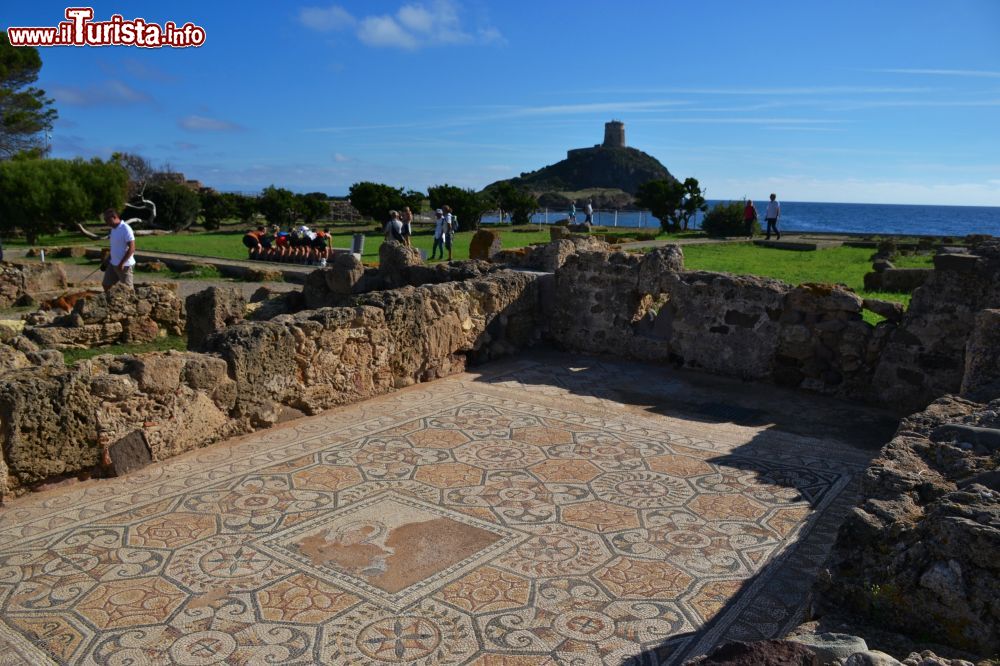 Immagine Lo splendido pavimento a mosaico della famosa casa dell'atrio tetrastilo a Nora, in Sardegna.