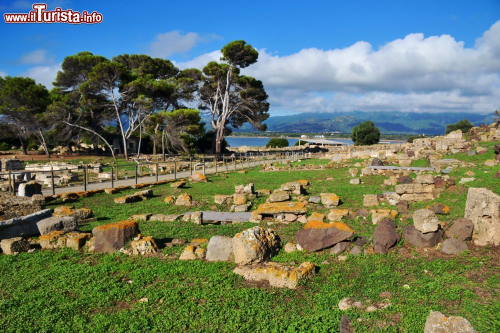 Immagine Comune di Pula (Cagliari): nel momento del suo massimo splendore, la città di Nora contava circa 6000 abitanti.