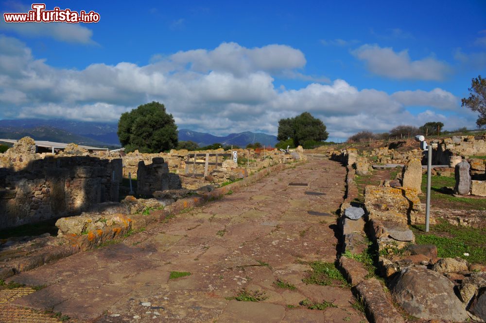 Immagine Una strada di epoca romana dell'antica città di Nora, nel Comune di Pula (Sardegna).