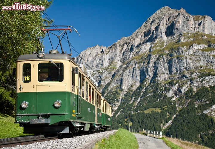 Jungfraujoch, Svizzera. A quasi 3500 metri di quota l'amore è più leggero e spensierato, e in mezzo ai ghiacciai più grandi delle Alpi la passione s'accende davanti ad un panorama straordinario 