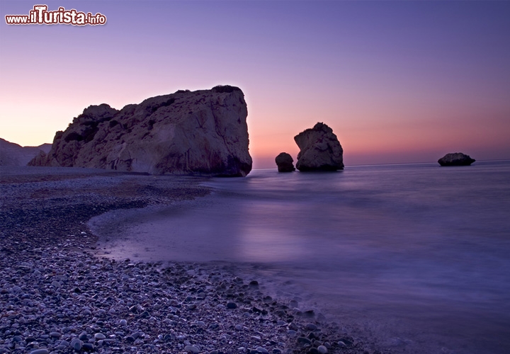 Pafos, isola di Cipro: è qui presso lo scoglio di Petra Tou Romiou che la leggenda narra della nascita di Afrodite, la dea Venere dell'amore...