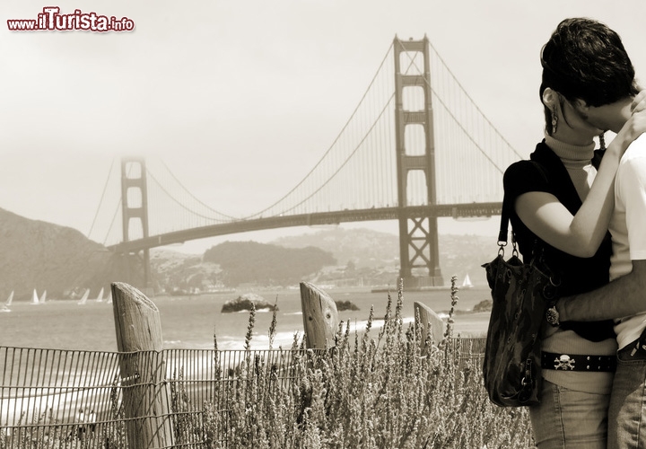 Golden Gate, San Francisco: è uno sicuramente uni dei luoghi più spettacolari della California, vera icona di San Francisco. Magnifico in estate, quando rimane a tratti avvolto dalla nebbia.