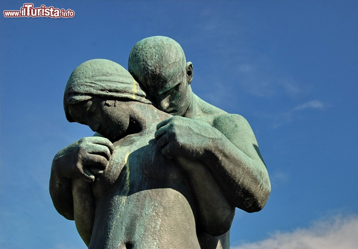 Oslo, Norvegia. Città perfetta per gli innamorati, poco conosciuta sorprende per la sua cultura. Ideale una romantica passeggiata nel parco tra le statue di Vigeland