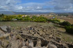 L'area archeologica di Su Nuraxi a Barumini si trova nella regione storica della Marmilla, nell'entroterra sardo.
