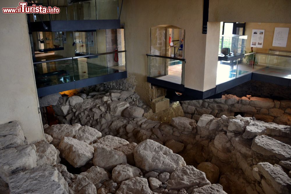 Immagine Su Nuraxi ‘e Cresia è un nuraghe complesso trilobato. Si trova all'interno del Polo Museale di Casa Zapata a Barumini, in Sardegna.