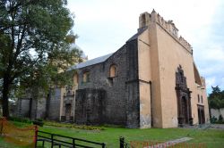 La cattedrale di Xochimilco è dedicata a San Bernardino da Siena.
