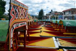 Le trajineras presso l'embarcadero Salitre a Xochimilco (Città del Messico).
