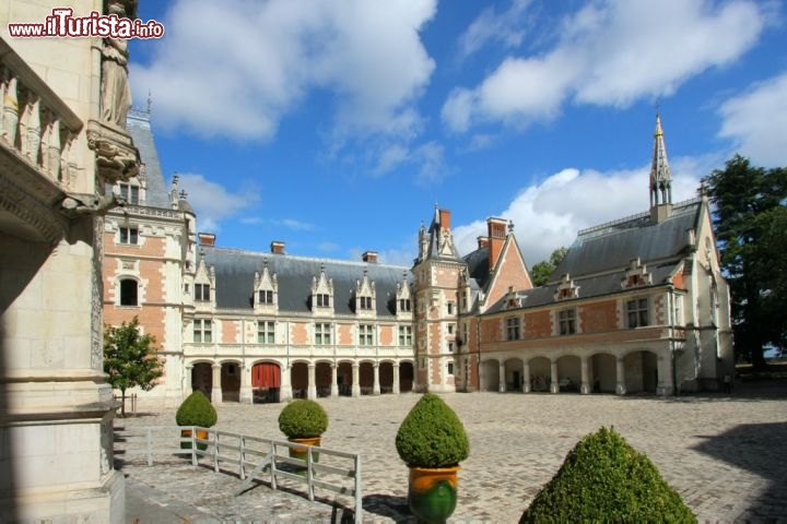 Il cortile con l'ala di Luigi XII al Castello Reale di Blois