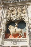 Castello Reale di Blois: Statua equestre di Luigi ...
