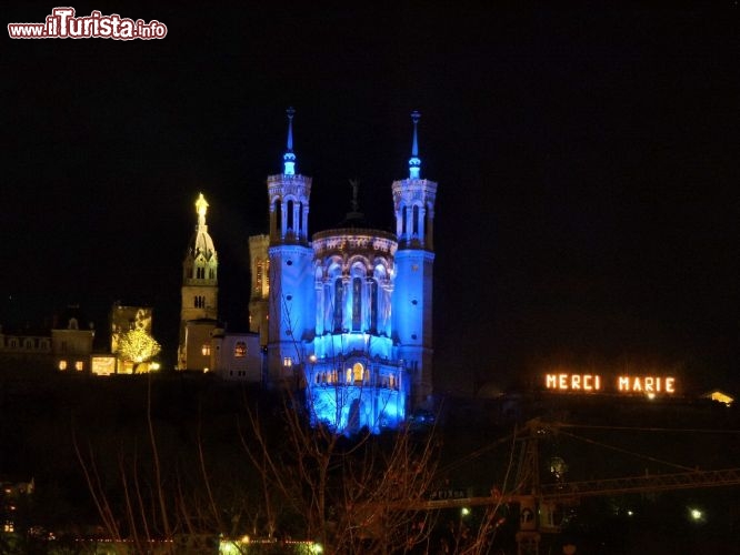 Basilica di Notre-Dame di Fourvire con ringraziamento alla Madonna