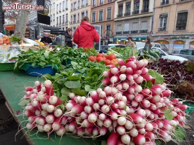 Il mercato della domenica mattina sulle rive della Saona: la parte gastronomica