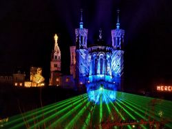 Anche i laser nello spettacolo delle luci a Lione ...