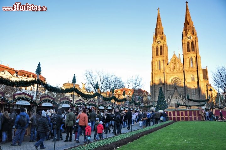 Praga: il Mercatino di Natale Piazza della Pace