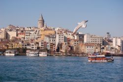 Beyoğlu visto dal Corno d'Oro