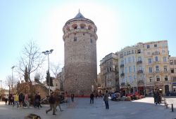 La Torre di Galata svetta sul quartiere di Beyoğlu 