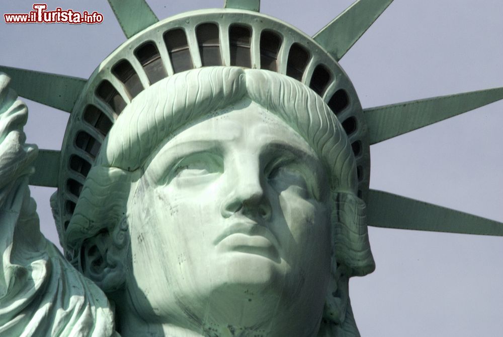 Immagine Dettaglio della corona, il punto panoramico della Statua della Libertà a New York CIty, USA