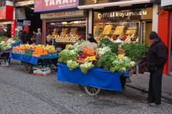 Mercatino frutta e verdura a Uskudar