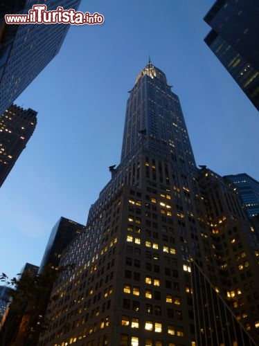 Immagine Chrysler Building di notte