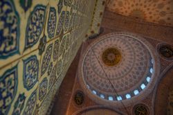 Cupola e piastrelle della Moschea Nuova