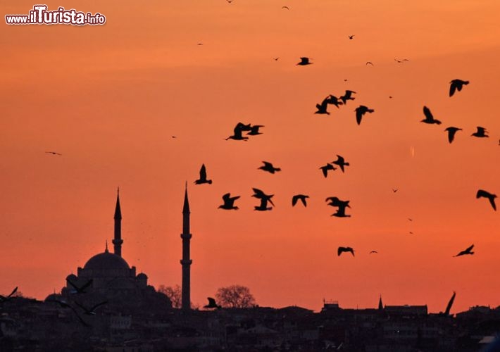 Immagine Quartiere dei Bazar di Istanbul al Tramonto, visto dal Ponte di Galata