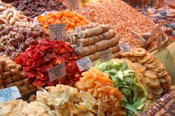 Il Bazar delle Spezie o mercato egiziano di Istanbula ...
