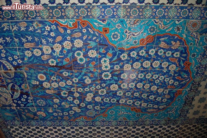 Immagine Rustem Pasha Camii ad Istanbul, ceraiche blu di Iznik