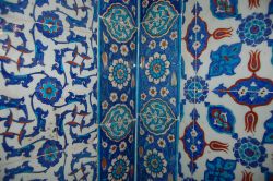 Le pregiate ceramiche di Iznik nella moschea ...