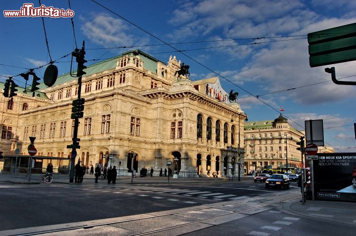 Immagine L'Opera di Vienna vista dal Ring