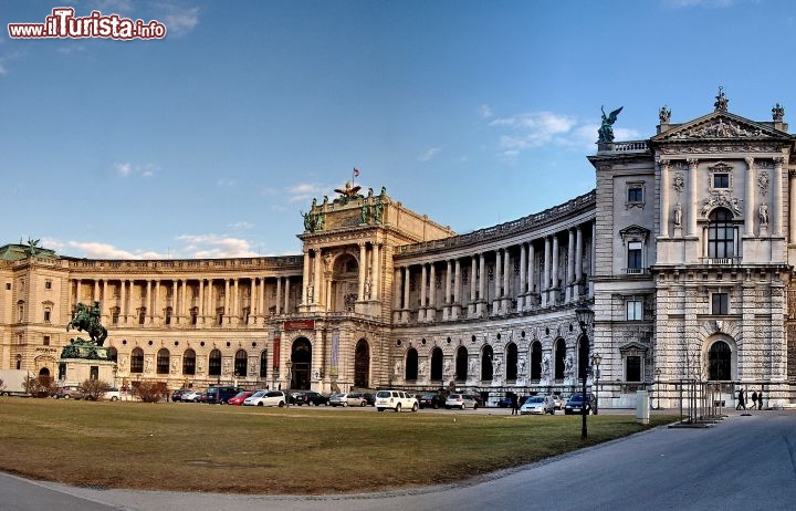 Immagine Il Neue Burg  sulla Heldenplatz